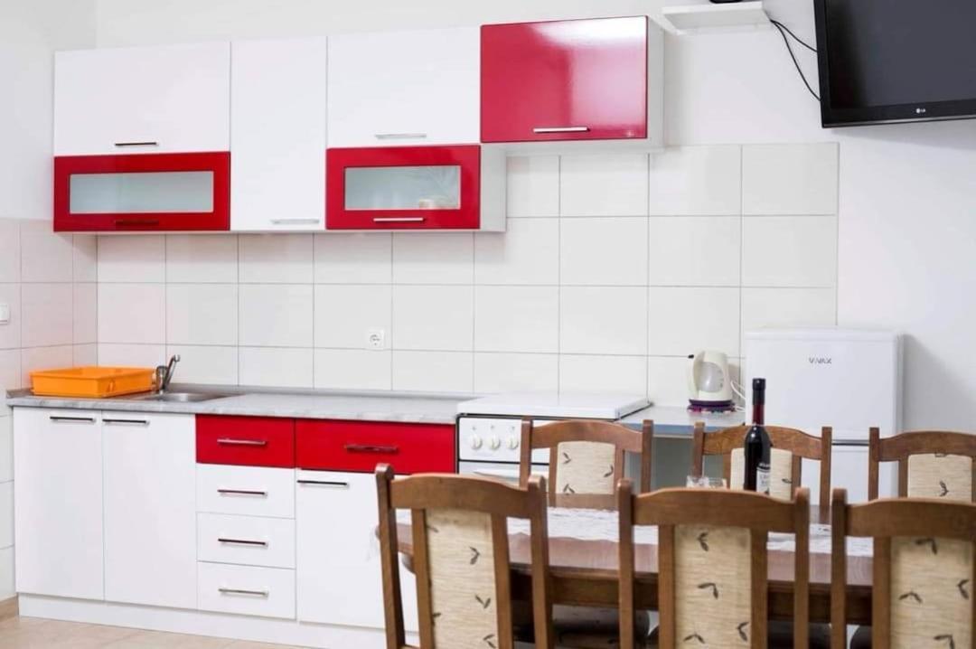 Apartmani Ivica Martic ดูเช ภายนอก รูปภาพ